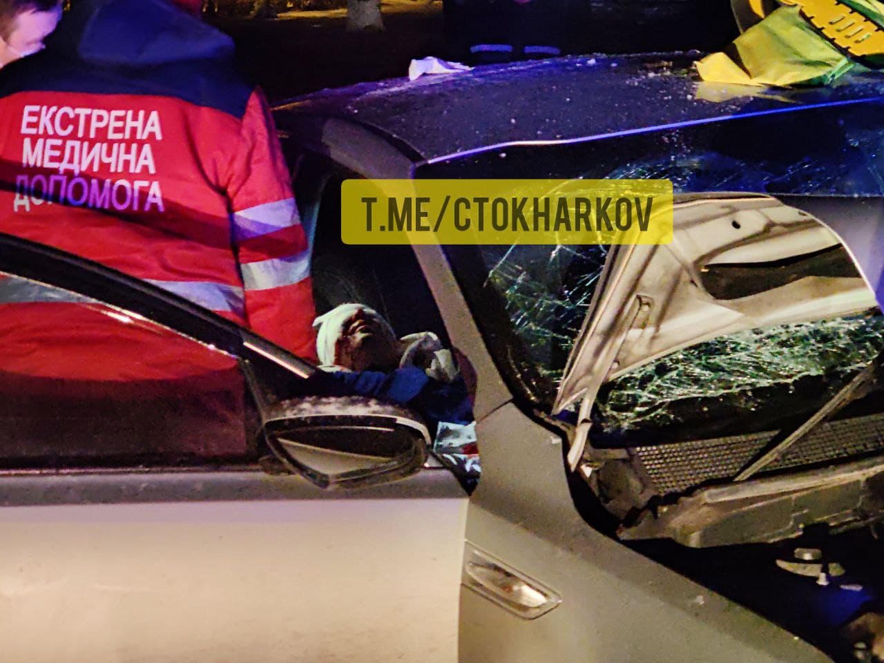 ДТП Харьков: KIA врезалась в столб
